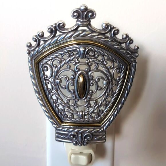 Brighton Royale Regal  Night Light - Picture 2 of 8